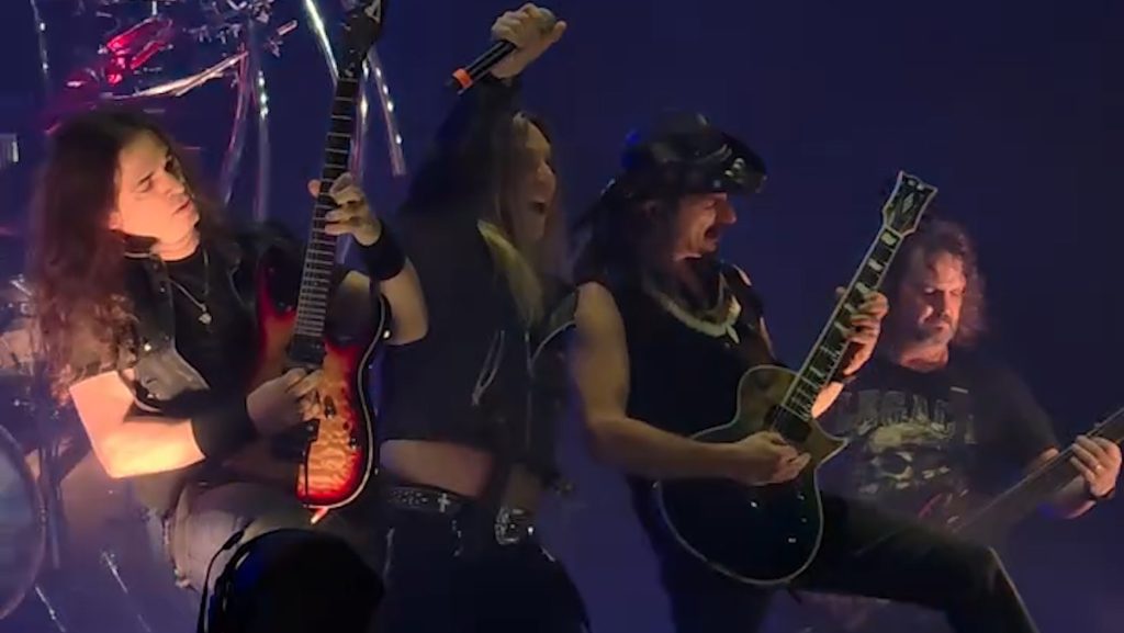 Angra faz show histórico no Bangers Open Air com reunião de integrantes clássicos