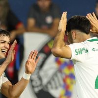 Imagem referente a Palmeiras derrota Bragantino para manter liderança no Brasileiro