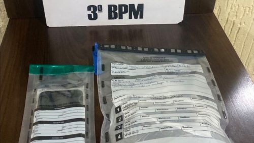 Suspeito tenta fugir, mas é preso com droga em abordagem policial