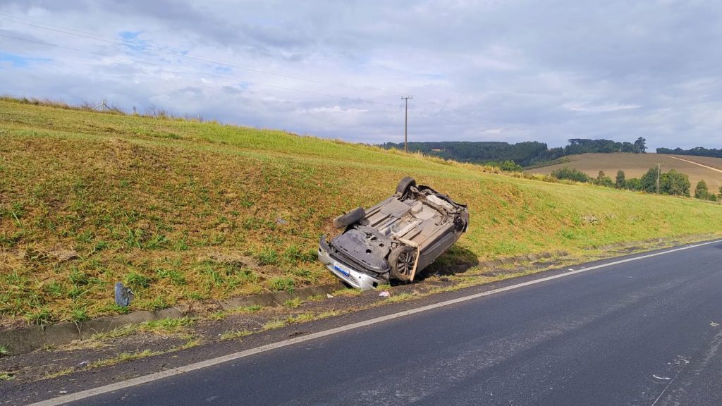 Acidente na BR-376 em Ponta Grossa deixa três pessoas feridas