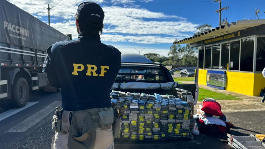 PRF prende mãe e filho com carga milionária de iPhones na BR-277