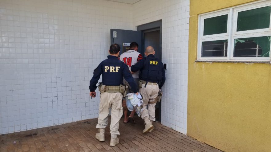 Homem detido pela PRF com maconha na BR-277 é levado à Delegacia