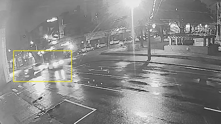 Câmera registra acidente entre Jetta e Ranger no Centro de Cascavel