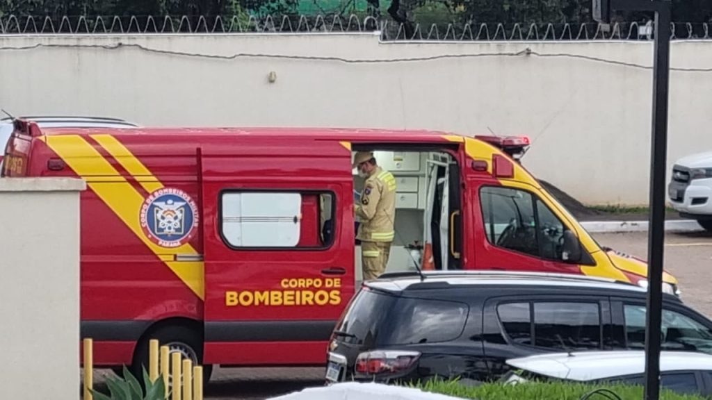 Policial ferido é socorrido pelo Siate na Delegacia