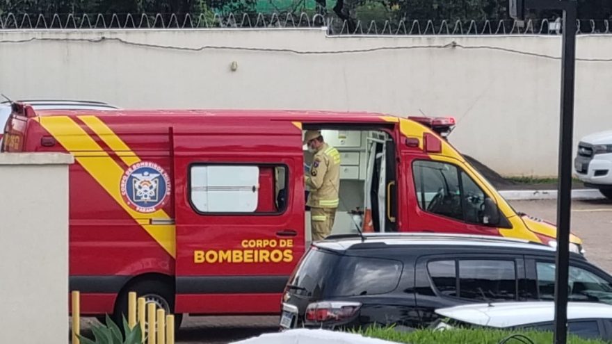 Policial ferido é socorrido pelo Siate na Delegacia