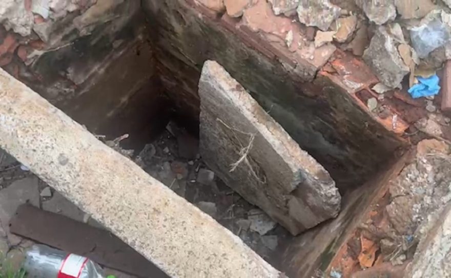 “Pode matar”: Menina despenca em buraco de quase dois metros em calçada no Interlagos