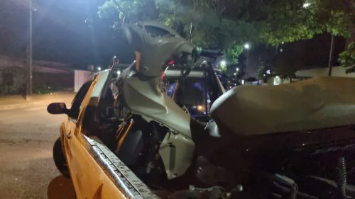 Colisão entre moto e carro deixa homem ferido no bairro Pacaembu, em Cascavel