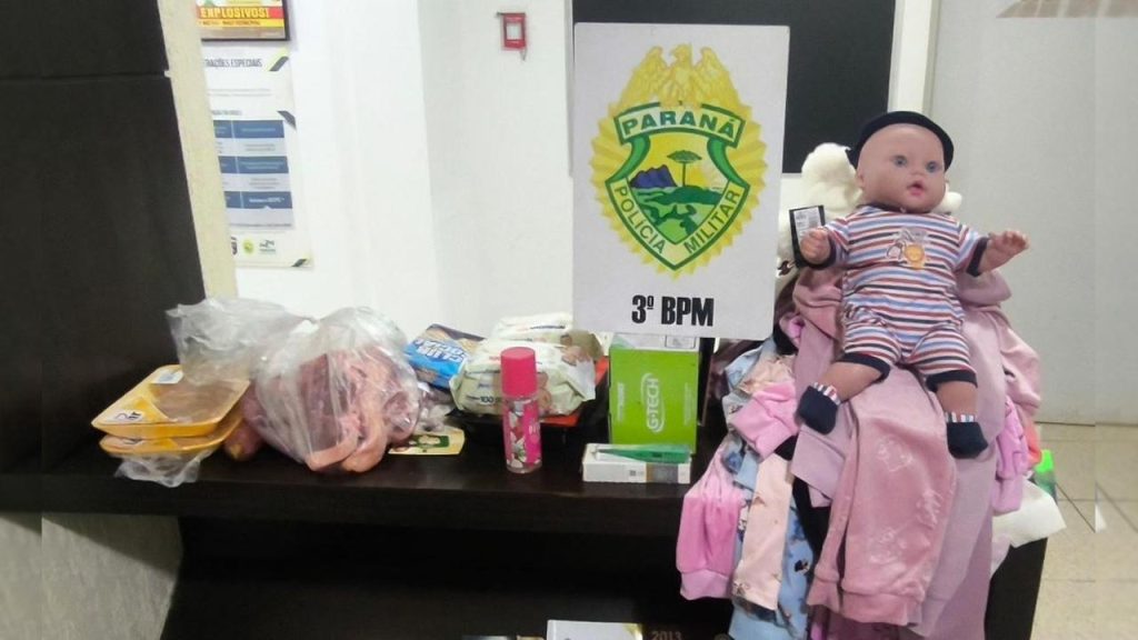 Suspeitas de furtar supermercado, farmácia e loja são encaminhadas à delegacia Suspeitas de furtar supermercado, farmácia e loja são encaminhadas à delegacia