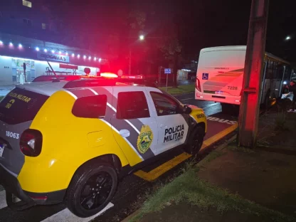 Após briga, homem é esfaqueado dentro de ônibus coletivo; Motorista segue até a UPA mas passageiro morre