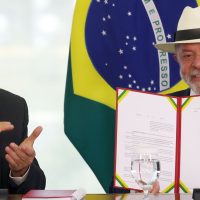 Imagem referente a Lula assina decreto que promulga acordo UE-Mercosul