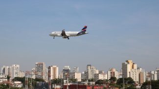 Cade investiga possível alinhamento de preços entre Latam e Gol