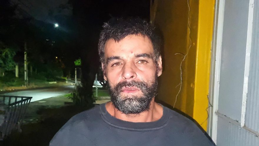 Caso do pitbull: homem que derrubou portão com carro apresenta sua versão e diz ter agido para salvar animal