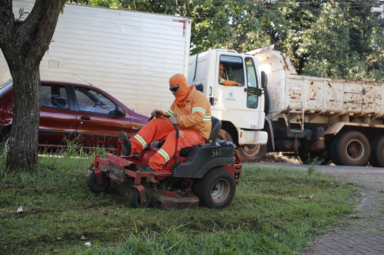 Chuva adia ações do programa Sema nos Bairros no Santos Dumont, em Cascavel