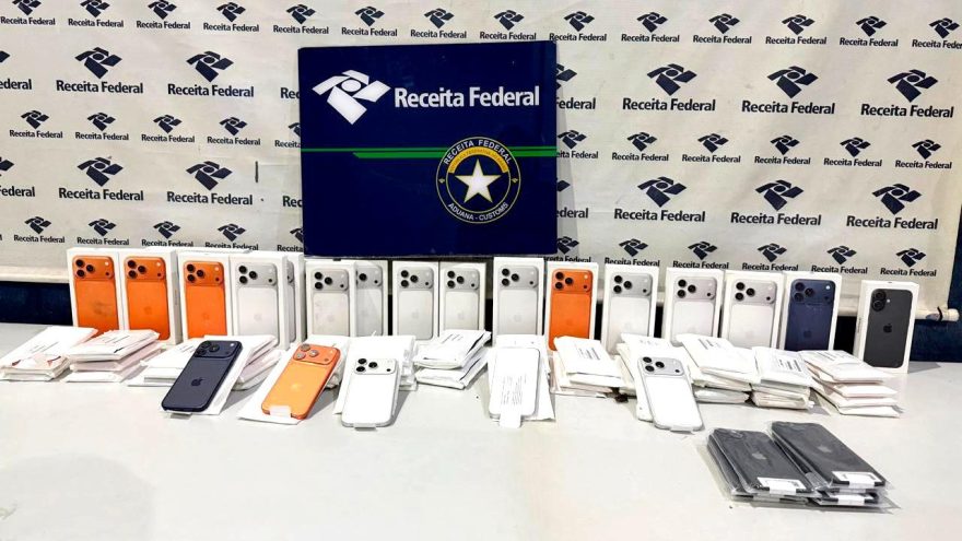 Receita Federal apreende cerca de 100 celulares durante abordagem em Cascavel