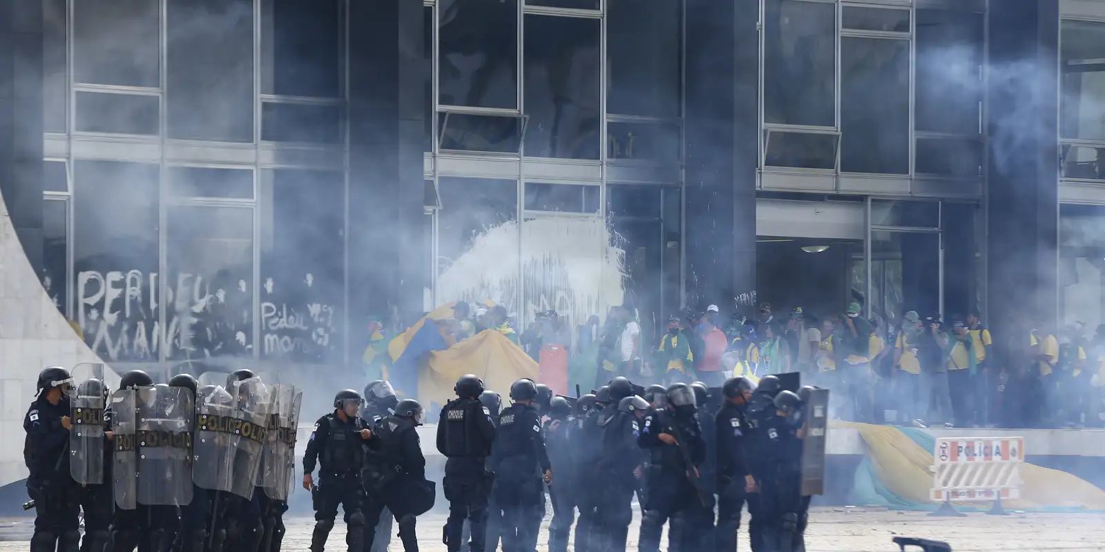 Supremo chega a 1,4 mil condenados pelos atos golpistas Imagem referente a Supremo chega a 1,4 mil condenados pelos atos golpistas