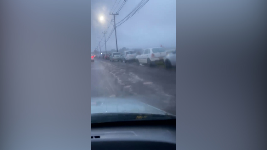 Via marginal da BR-277 apresenta condições críticas e gera reclamação de moradora Via marginal da BR-277 apresenta condições críticas e gera reclamação de moradora