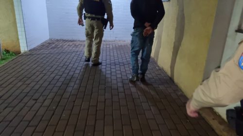 Homem é detido após invadir casa e empurrar ex-companheira no Melissa