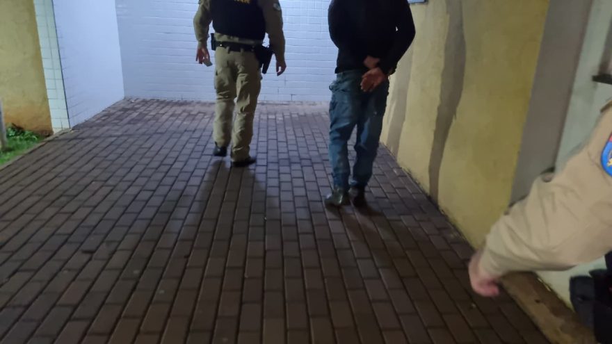 Homem é detido após invadir casa e empurrar ex-companheira no Melissa