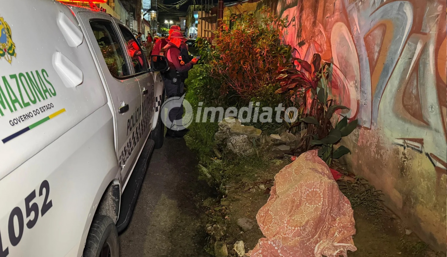 Diego de Paiva é executado a tiros em beco e crime brutal assusta moradores Imagem referente a Diego de Paiva é executado a tiros em beco e crime brutal assusta moradores