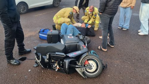 Adolescente fica ferida em acidente com scooter elétrica no bairro Universitário, em Cascavel