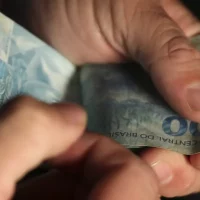 Imagem referente a Salário médio do trabalhador amplia recorde e chega a R$ 3.722