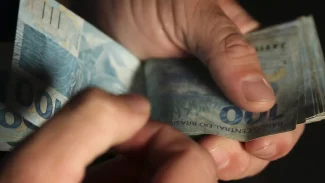 Salário médio do trabalhador amplia recorde e chega a R$ 3.722