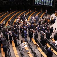 Imagem referente a Congresso derruba veto de Lula e mantém PL da Dosimetria