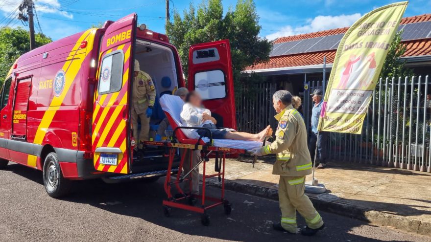 Mulher fica ferida após escorregar durante limpeza em residência no bairro Paulo Godoy, em Cascavel