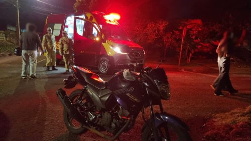 Acidente entre duas motos deixa dois feridos na Rua Gramado