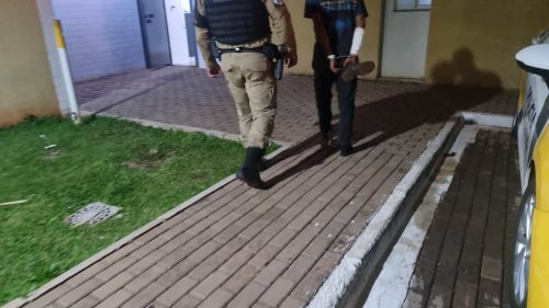 Homem de 42 anos é detido no Melissa após ameaçar filha e depredar casa
