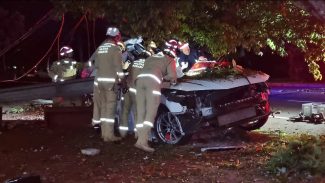 Grave acidente com Audi termina em mortes nesta madrugada em Cascavel Grave acidente com Audi termina em mortes nesta madrugada em Cascavel