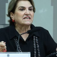 Imagem referente a Com fim da escala 6x1, mulher tem mais acesso a trabalho, diz ministra