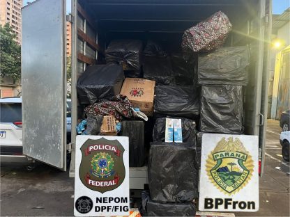 PF e PM apreendem 75 mil maços de cigarros contrabandeados em Foz do Iguaçu