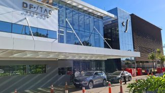 Bolsonaro é internado para cirurgia no ombro em Brasília