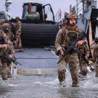 Imagem referente a Marinhas brasileira e francesa fazem exercício na costa do Rio