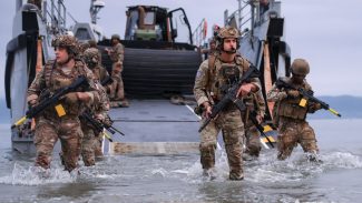Marinhas brasileira e francesa fazem exercício na costa do Rio