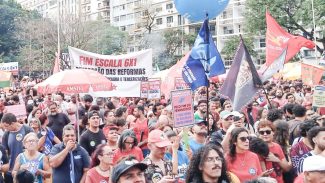 Manifestação em SP pede fim da escala 6x1 e ações contra o feminicídio