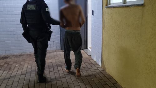 Quem não deve não teme: homem com tornozeleira eletrônica tenta fugir da Romu e acaba detido