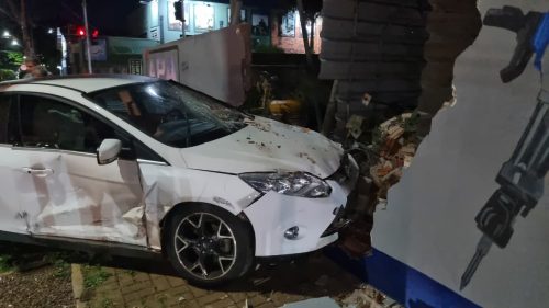 Motorista é detido após acidente entre Fiesta e Corsa no Bairro Claudete