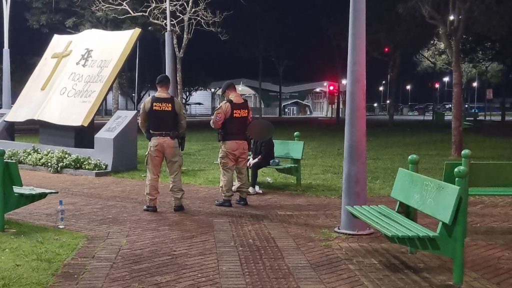 Mulher é ferida por faca após confusão no Centro de Cascavel Mulher é ferida por faca após confusão no Centro de Cascavel