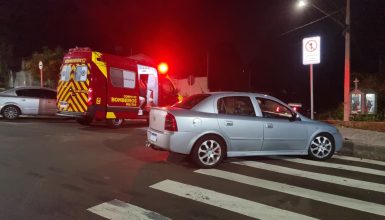 Imagem referente a Motorista fica ferido após perder controle do carro e subir à calçada na Rua Souza Naves Sul
