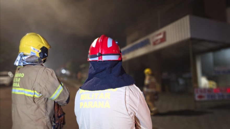 Fumaça intensa mobiliza Bombeiros após fogo em restaurante no Alto Alegre