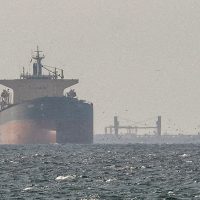 Imagem referente a Irã nega passagem de navios dos EUA por Ormuz e petróleo dispara