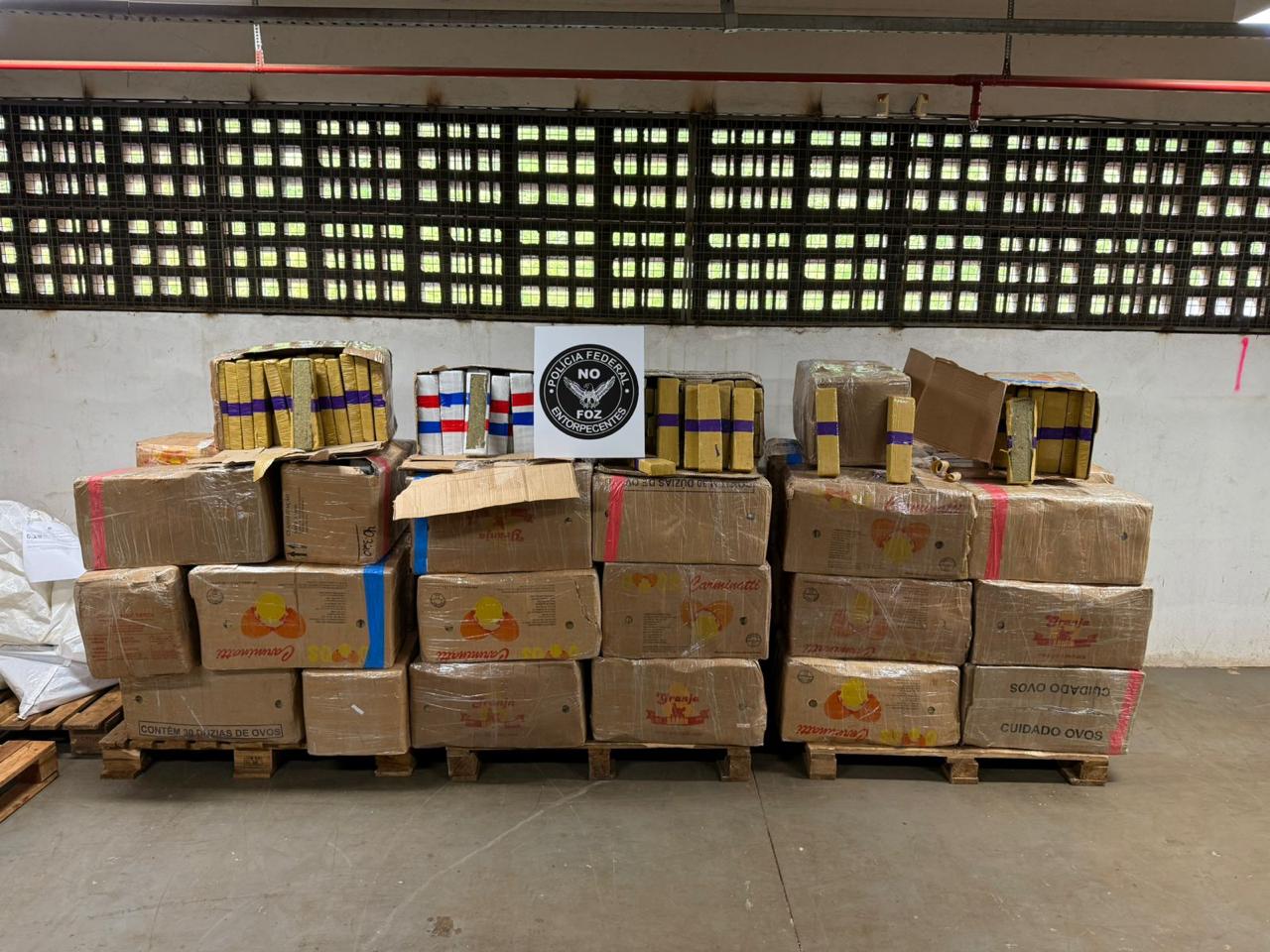 Polícia Federal apreende mais de 2,3 toneladas de maconha na BR-277, em Céu Azul Imagem referente a Polícia Federal apreende mais de 2,3 toneladas de maconha na BR-277, em Céu Azul