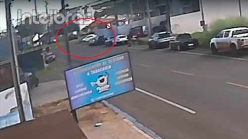 Câmera flagra acidente que deixou mulher ferida