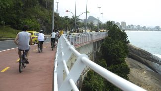 Prefeitura do Rio fecha Ciclovia Tim Maia após ondas de 2 metros