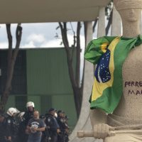 Imagem referente a Moraes rejeita revisar pena de Débora do Batom, condenada pelo 8/1