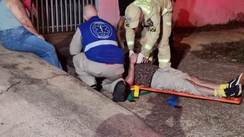 Casal é atropelado pelo próprio carro na Rua Carlos de Carvalho