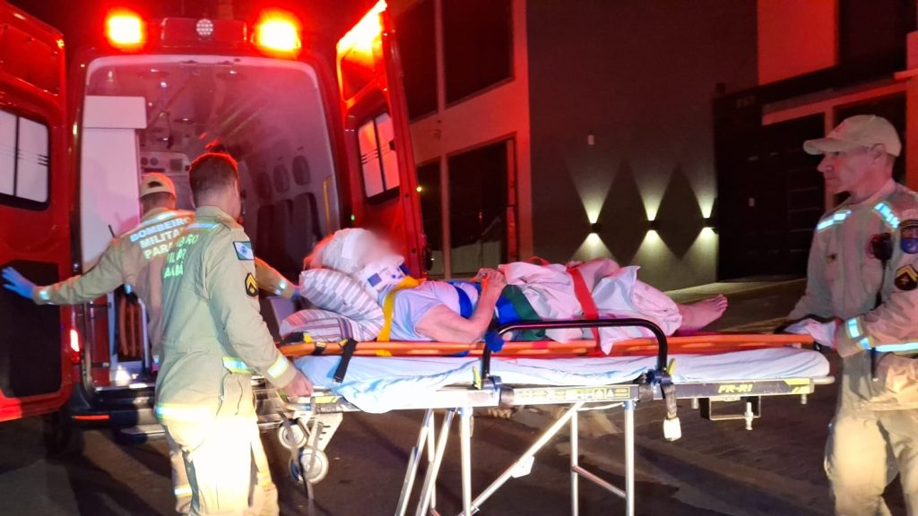 Idosa é socorrida após passar mal dentro de apartamento no 10° andar em Cascavel