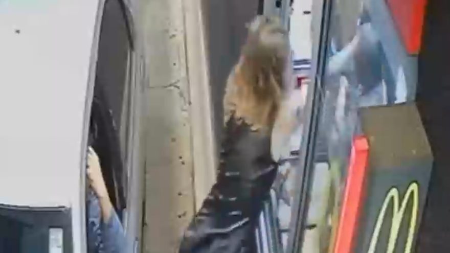 Cliente dá tapa na cara de atendente após perceber cebola no lanche do McDonald’s